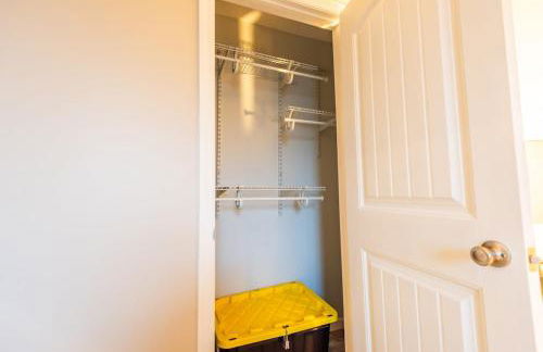 Sleeps 6-Full Kitchen-4 Beds-Big Couch-OfficeSpace - Foto 37