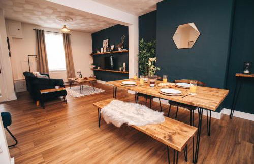 Commercial House, By Solace Stays - Foto 23