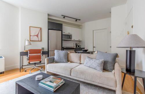FiDi 1br w game room resident-only speakeasy NYC-1346 - Photo 1