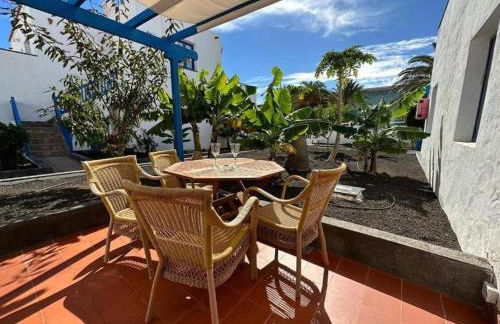 Sunny home in the center near the beach - Photo 3