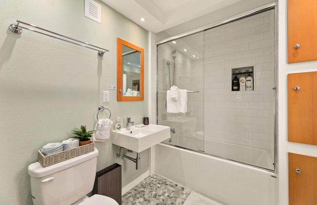 Vibrant Downtown Bungalow – Walk Everywhere! - Foto 17