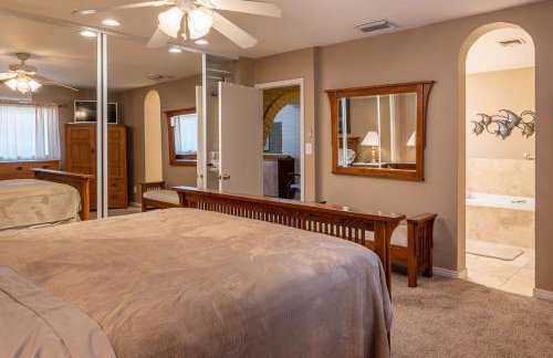 Moovalya Keys | Spacious Riverfront Retreat • Private Dock - Foto 21