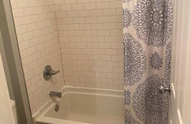 6BR Downtown Side-by-Side Townhomes 2 Garages - Foto 19