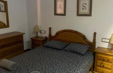 4 Bed Villa - Sleeps 8 - Pool - HotTub - Garden - Foto 16