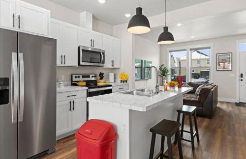 Crash with Class in this Townhome - Foto 6