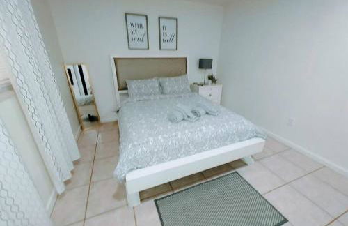 Amazing 5 Bedroom Pool Home - Minimum 28 days Stay Only Great Location! - Foto 3