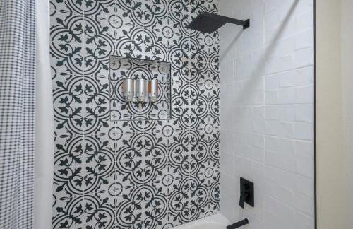 Perfect Getaway Home w Pool Jacuzzi Cinema Room - Foto 30