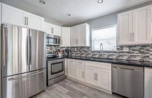 Private Luxe Pool Club Heated Spa - Foto 12