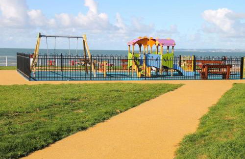 Fully accessible bungalow by the Beach - Photo 31