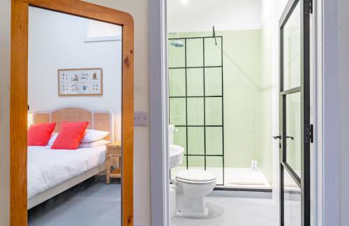 Funzi- Private Norfolk Retreat dog friendly garden - Photo 30