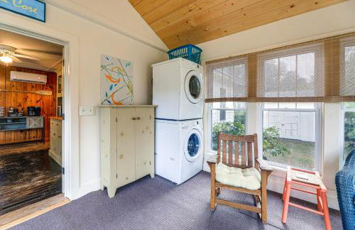 Peaceful Atlantic Cottage with Deck and Yard! - Foto 12