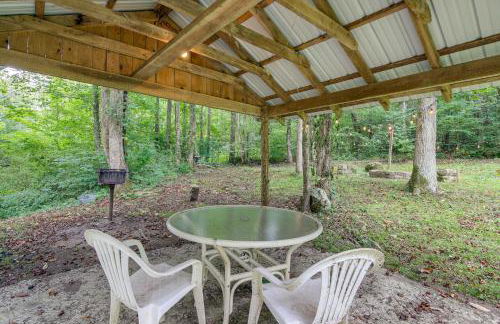 Riverfront Briceville Cabin with Patio and Fire Pit! - Foto 19