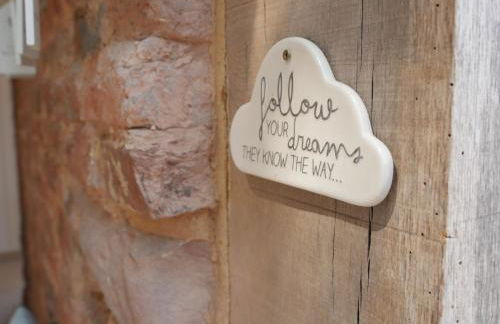 Beautiful Views Historic 16th Cent Barn Conversion - Pass the Keys - Foto 48