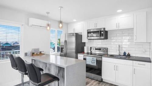 Waterfront Studio 2, Couples Oasis, Kayaks, Pool - Photo 3