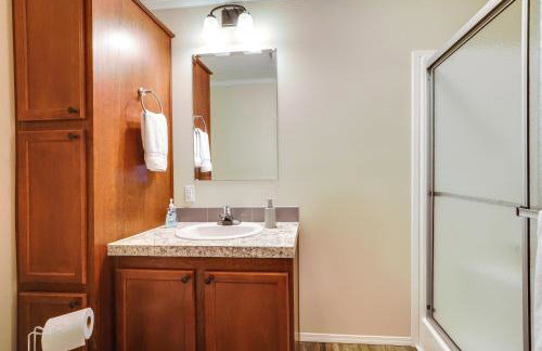 Family Home in Rapid City about 4 Mi to Torch Lake! - Foto 11