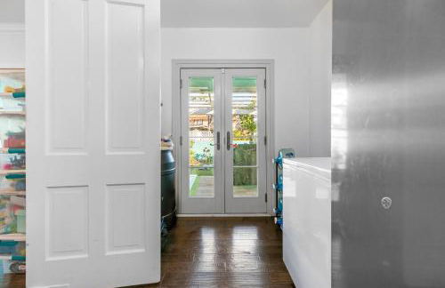 Luxury Pool Oasis- Near Stadium, Tennis and Golf - Photo 6