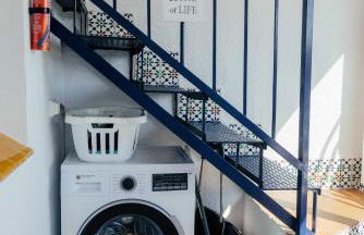 Stunning 2 bedroom apartment with Pool View - Photo 17