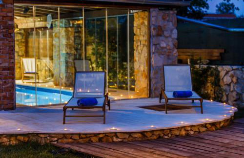 Rustic villa Radosic with indoor pool - Foto 5