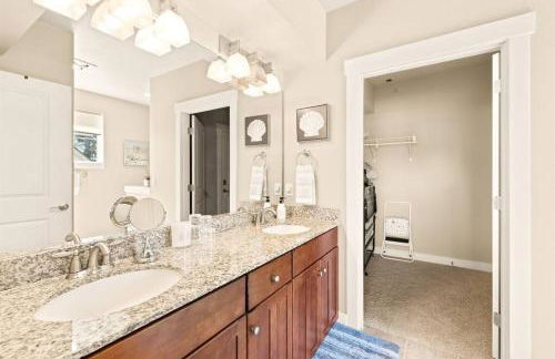 Seaside Waterfront condo walking to downtown and beach - Foto 11