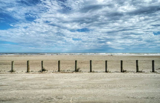 Oceanfront Condo w/ Private Balcony Pool + Tennis Bubbly Blew by Avantstay - Foto 51