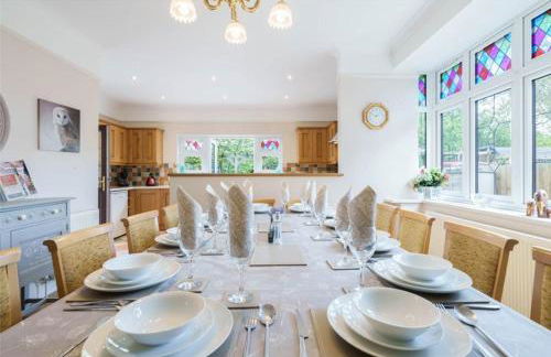 Grove Lodge - Photo 1