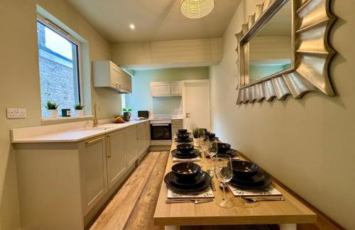 Stunning 4-Bedroom Home - 10 mins to Sandbanks Beach - Photo 31