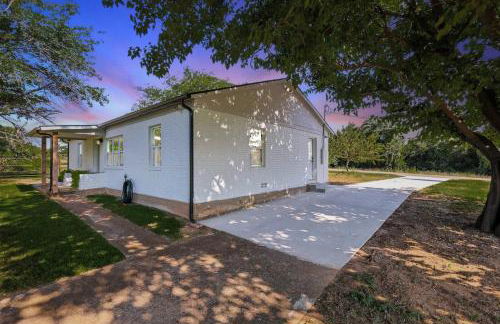 Newly Remodeled 3 Bedroom Bespoke Home Near Fort Worth - Photo 22