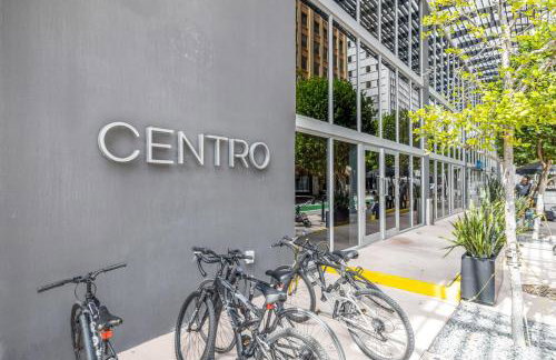 Vibrant Downtown Haven with Rooftop Pool & Parking - Foto 40