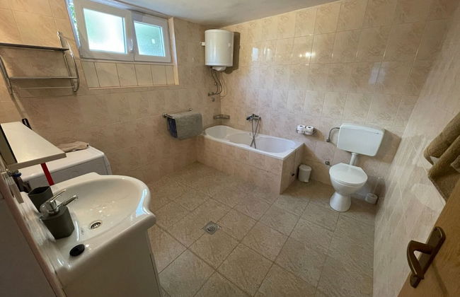 Jenny - 300m to the Beach - A4 - Photo 8