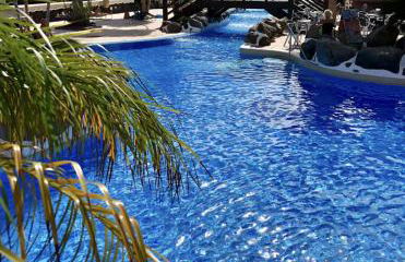 Apartamento con piscina junto al mar - Foto 1