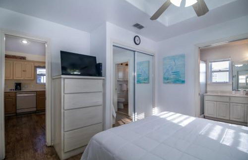 See Dolphins From Your Private Deck with This Beautiful Property! - Foto 6