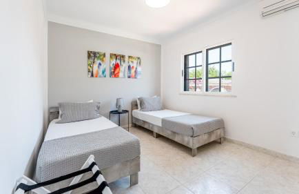 Stylish 3 BDR Retreat with Pool by LovelyStay - Foto 11