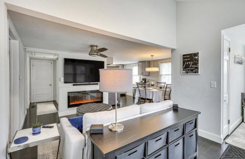 Modern Terryville Cottage with Deck and Lake View! - Foto 4