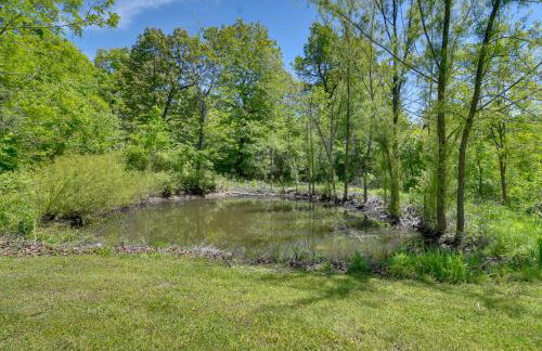 Serene Green Forest Hideaway with Spacious Yard - Foto 21