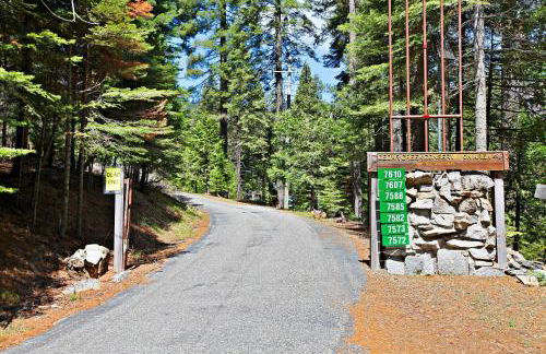Little Ahwahnee Inn Entrance to Yosemite - Foto 5