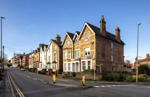 Guildford Station with Parking - Photo 21