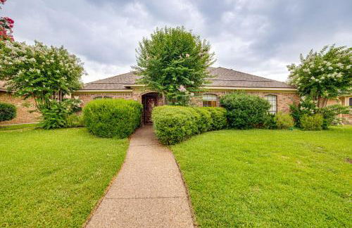 Pet-Friendly Home with Pool - 8 Mi to Central Plano! - Foto 24