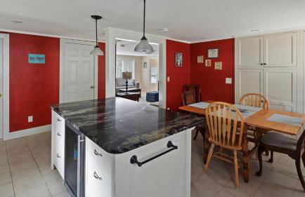 Cozy Colchester Cabin near Lake by RedAwning - Foto 26