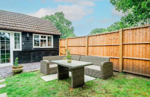New Forest Cottage with Hot Tub, Fireplace and Private Garden - Foto 8