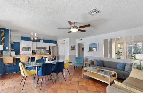 Vacation House! 6BR, FREE Heated Pool, Arcade & Hot Tub - Photo 27