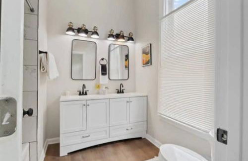 Historic Charming 2Story 10BR House - Sleep 20 - Foto 23