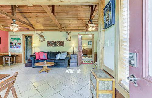 Charming Lakeview Cottage with Lake Access - Foto 8