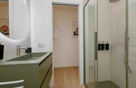 The Lake Giant with Lake View Renovated 2025 DesenzanoLoft Official Partner Homes & Villas by Marriott Bonvoy - Foto 61