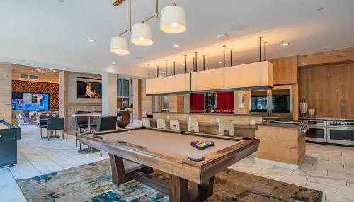 Spacious 2BR Uptown Biltmore Gym Pool Parking WD - Foto 4