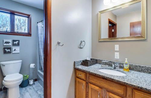 Lake Access and Private Hot Tub at Poconos Home! - Foto 20