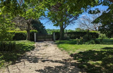 Rez-de-jardin indépendant dans ferme maraichère bio avec grand jardin privatif clos et arboré - Foto 3