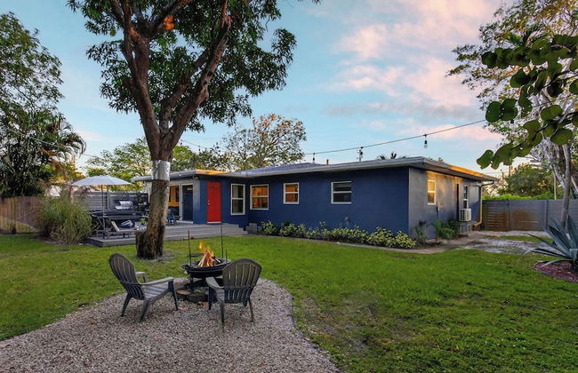 Hot Tub, Firepit, Deck | 10mins to Beach | Middle Terrace Cottage by AvantStay - Foto 44