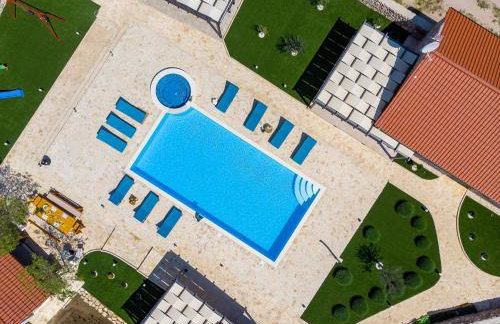 Promina luxury villa with 72sqm Heated Pool, Jacuzzi, Infrared Sauna, Tennis court, Media room - Foto 47