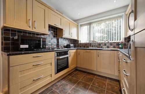 house in Heald Green village - Photo 20