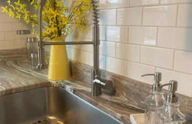 Cozy, Upstairs Apartment Pets Welcome with fee Family Friendly Close to Everything - Foto 12